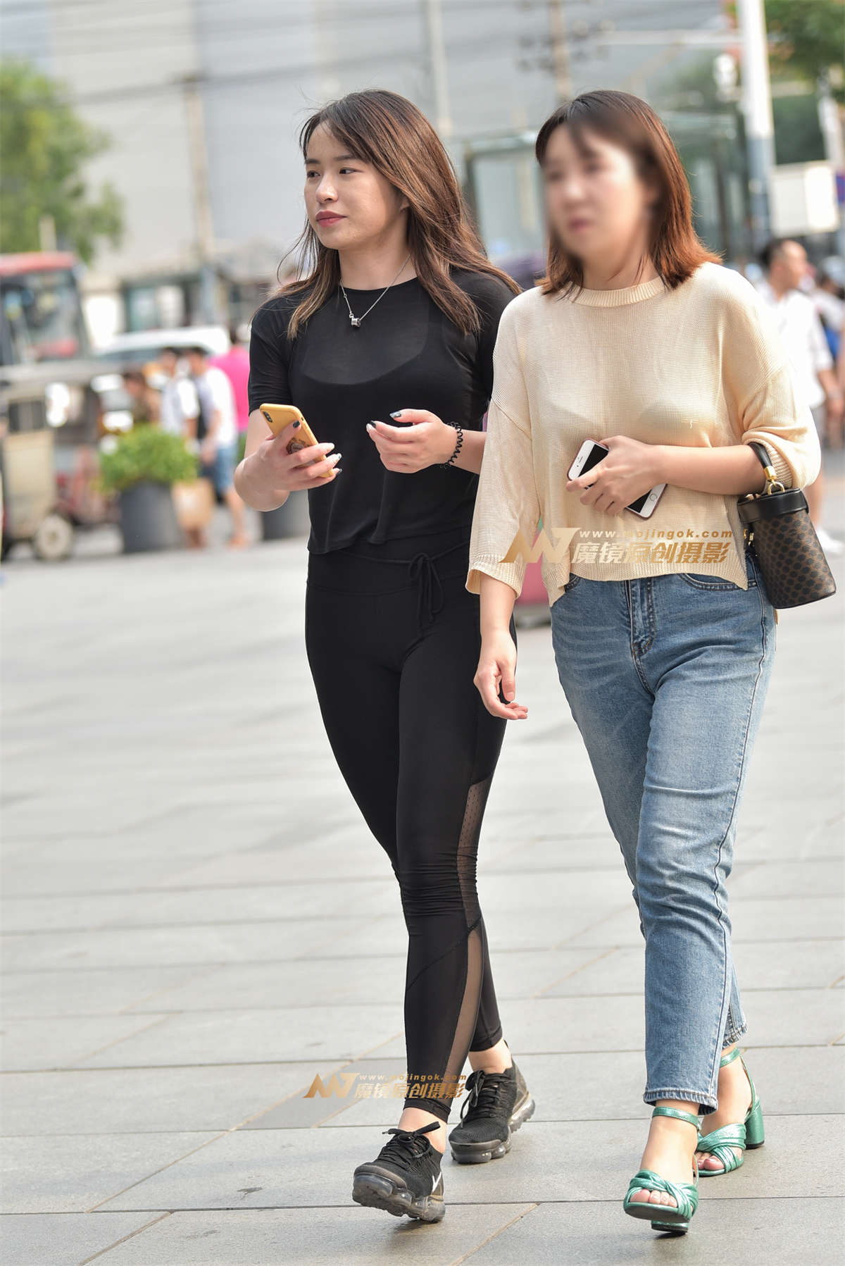 性感黑色弹力裤小妹-日更街拍