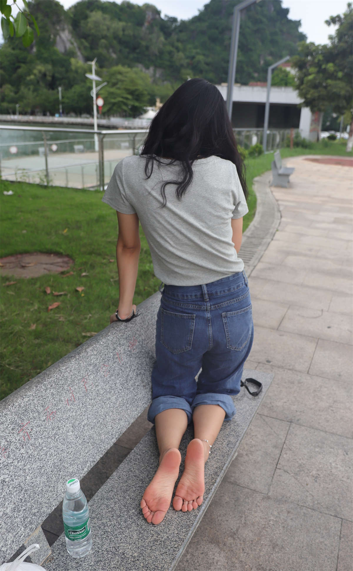 图片[2]-aappary摄影 No.031 小允牛仔裤精致美甲红润脚底-日更街拍