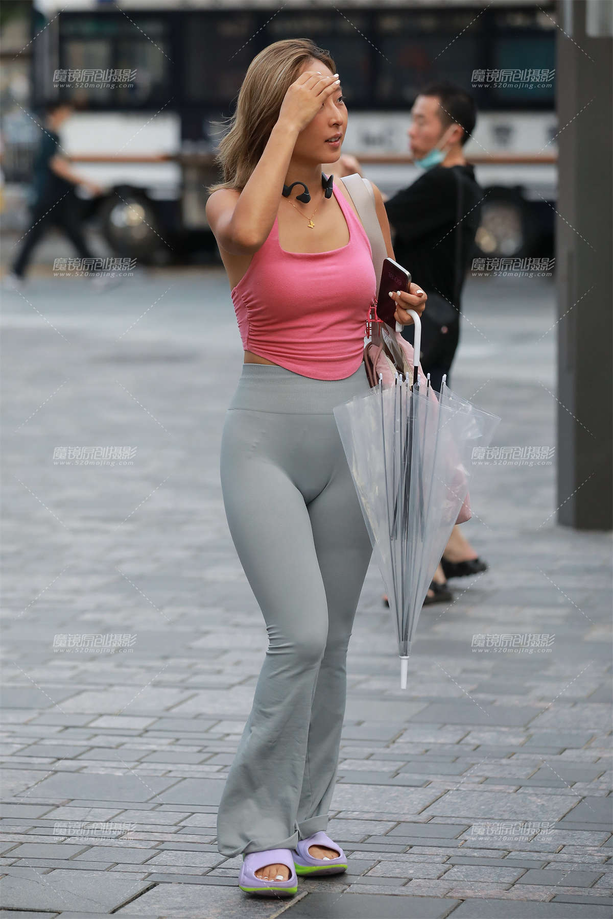 图片[2]-灰色紧身瑜伽裤-日更街拍