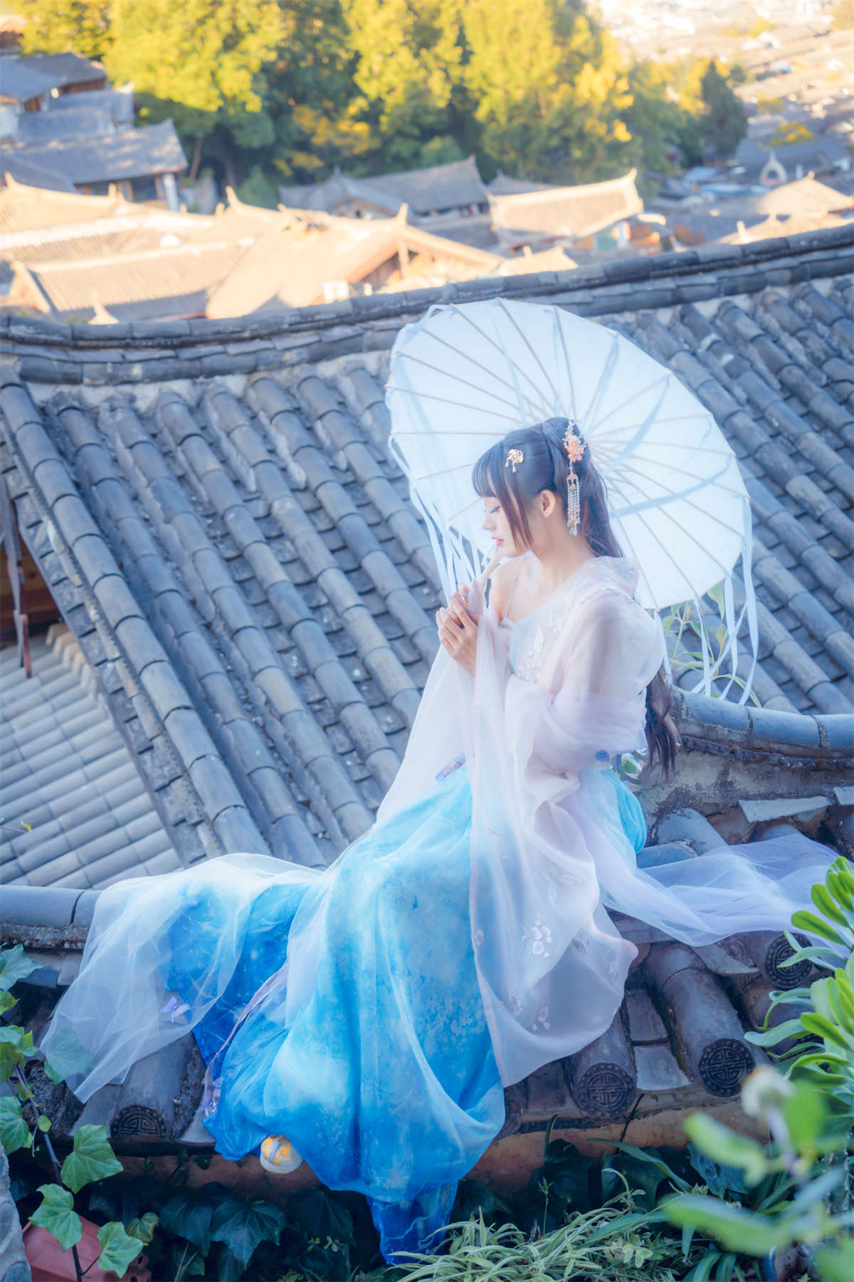 YITUYU艺图语 2022.05.14 丽江屋顶 兔子Zzz不吃胡萝卜-日更街拍