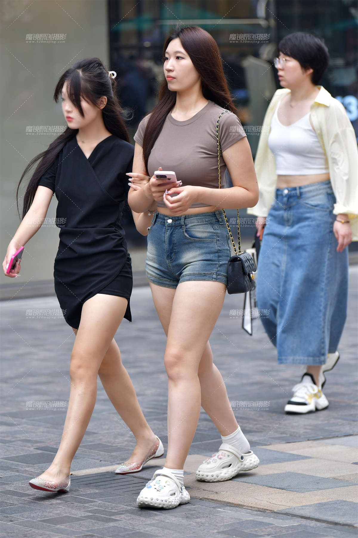 图片[2]-★微微丰腴牛仔热裤美女-日更街拍