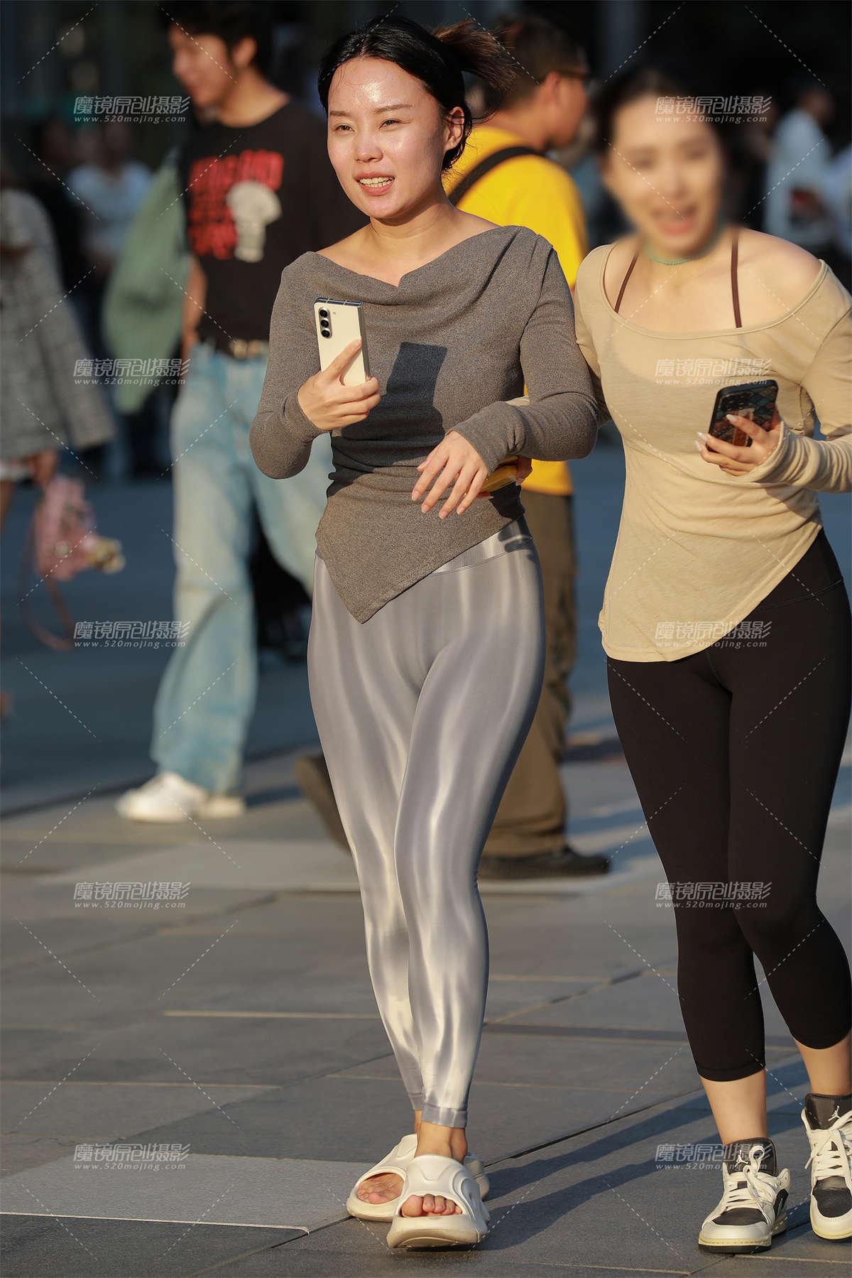 图片[2]-灰色性感瑜伽裤-日更街拍