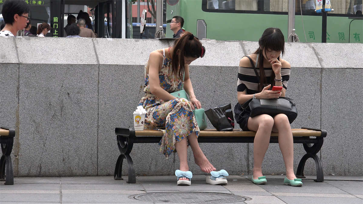 图片[2]-爱自拍的骨感MM-日更街拍