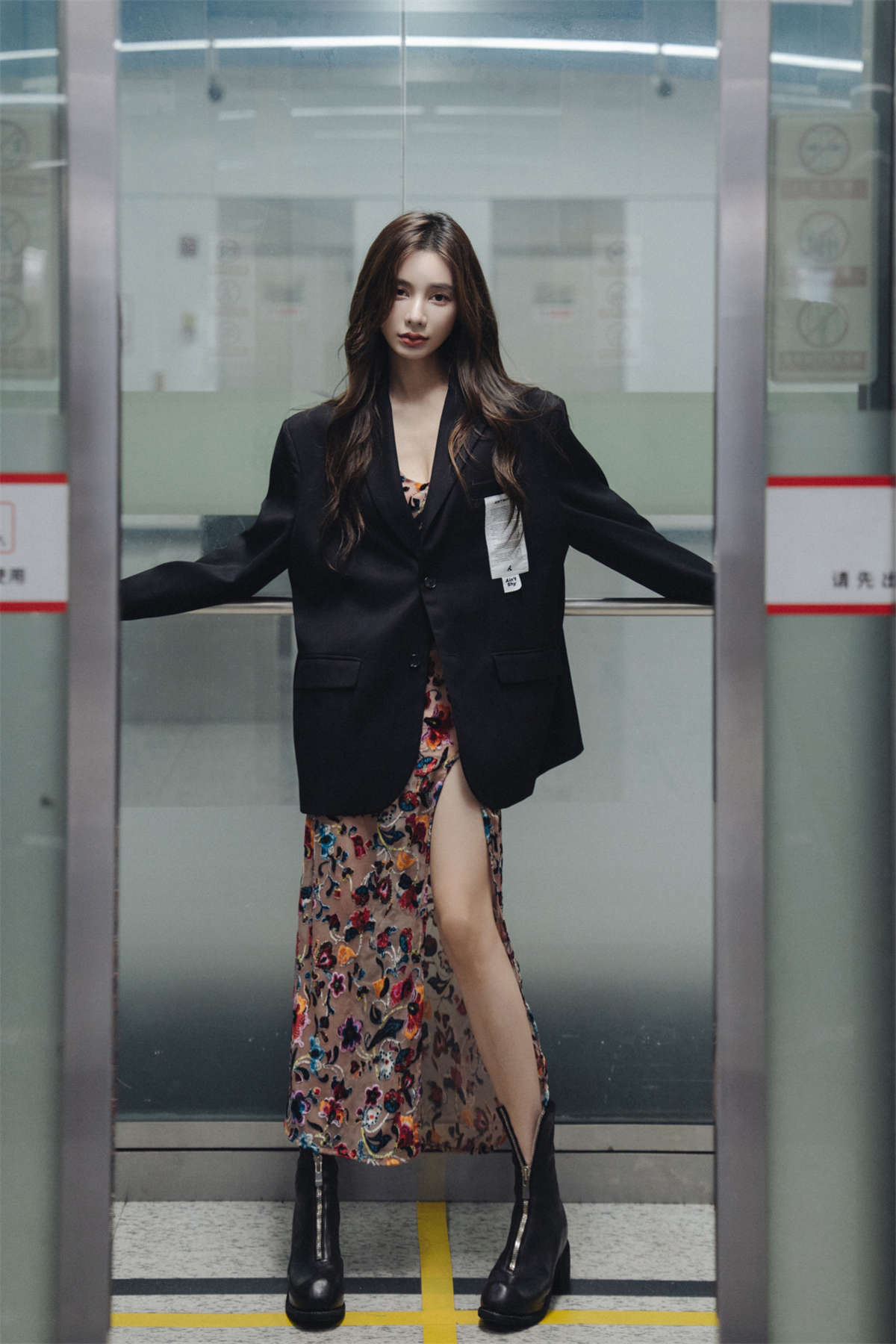 YITUYU艺图语 2022.08.05 落寞地铁 姝雯同学插图1