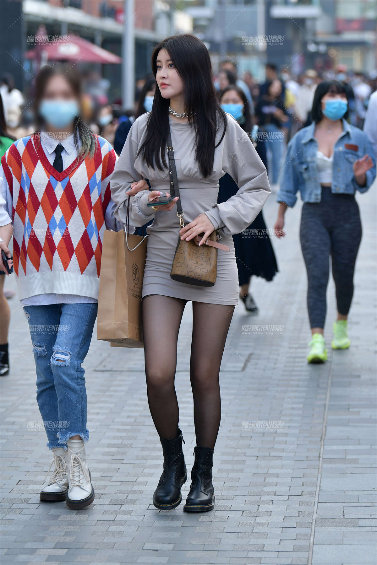 ★长发飘飘短裙美女插图1