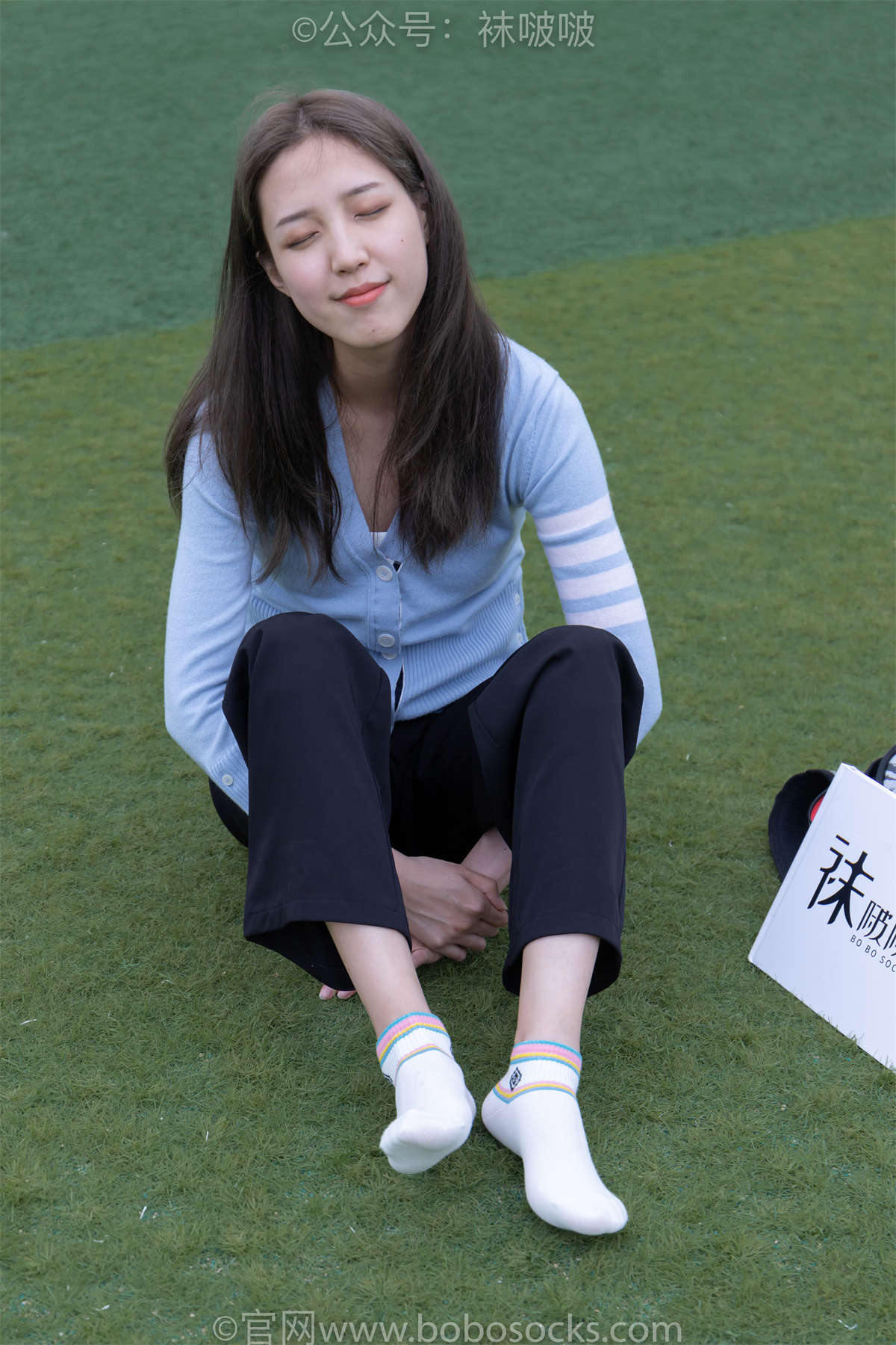 图片[2]-袜啵啵 No.021 泡芙-板鞋、白棉袜、裸足常规版-日更街拍