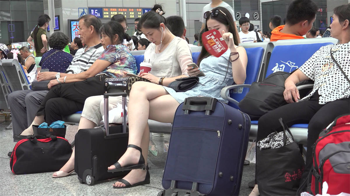 图片[2]-白晰如同冰雪美人，标致的细趾瘦足绝对属于脚模级-日更街拍