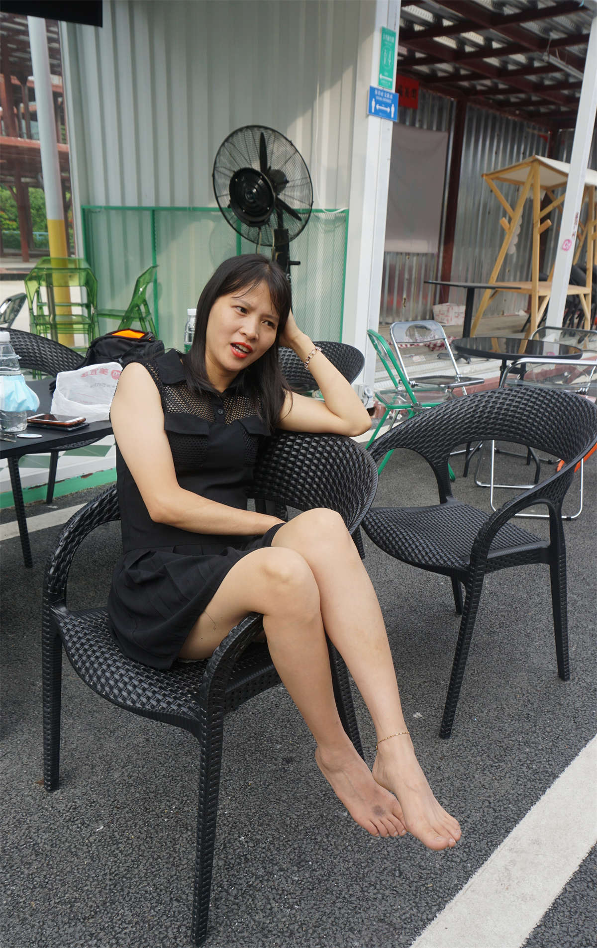 图片[2]-aappary摄影 No.033 小红展示37码美脚-日更街拍