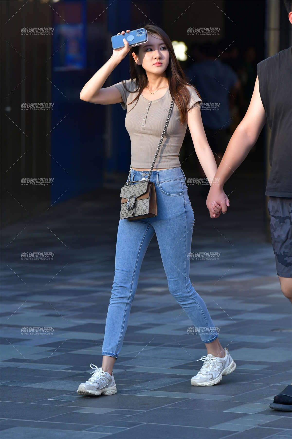 图片[2]-★苗条紧身牛仔裤美女-日更街拍