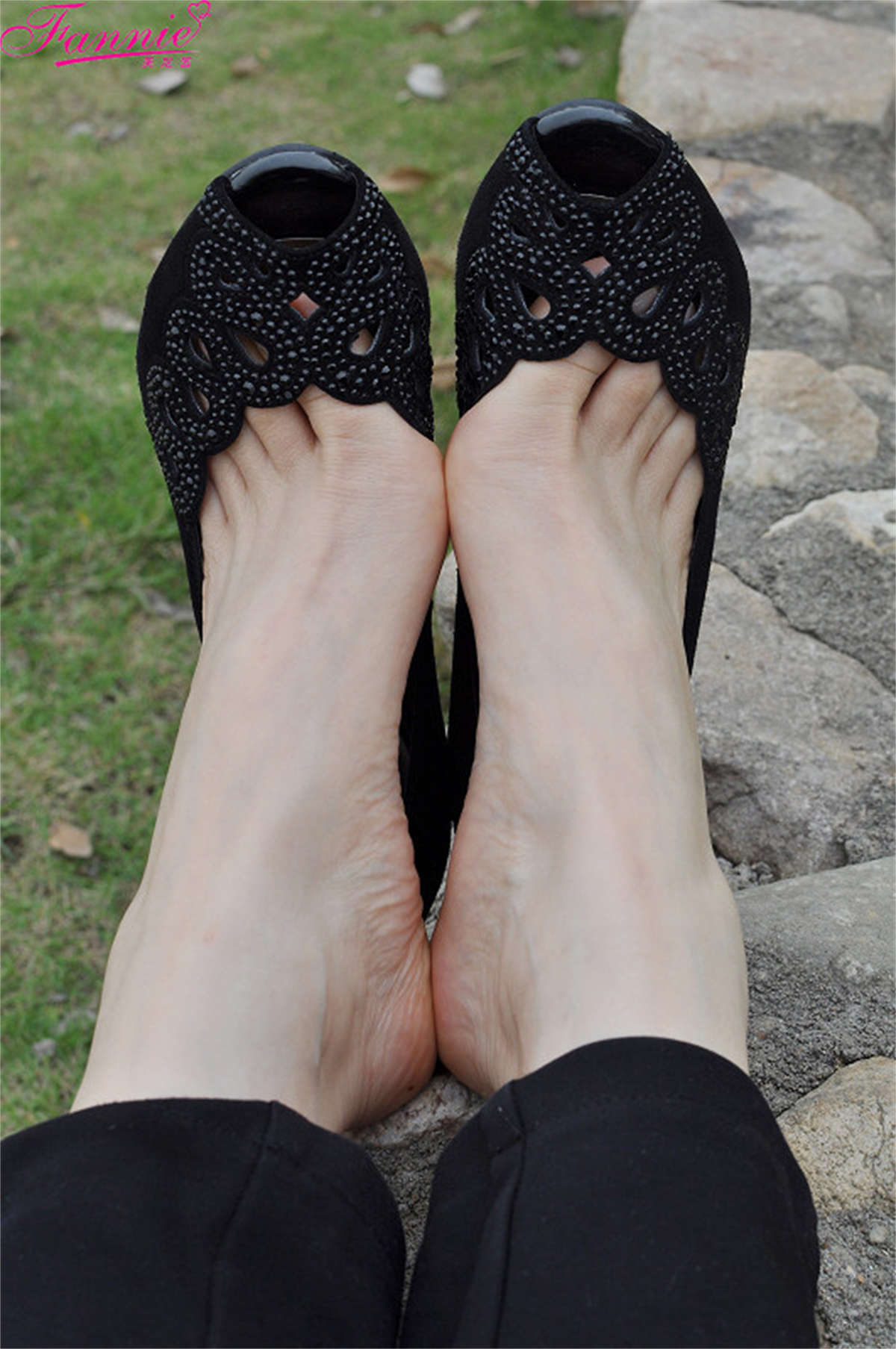 Fannie芬妮美足园NO.202 公园随拍高跟裸足（1）-日更街拍