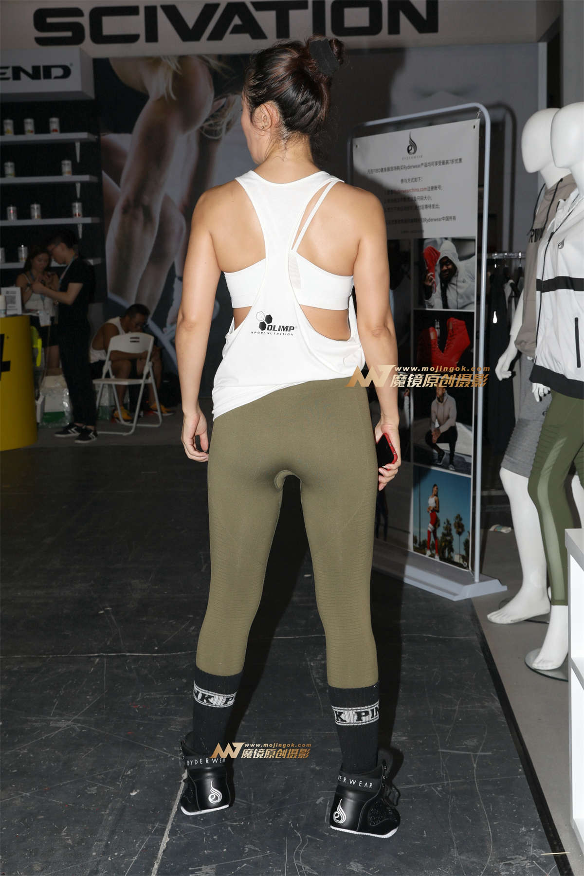 图片[2]-【欧阳幽明赛帖】墨绿色瑜伽美女-日更街拍