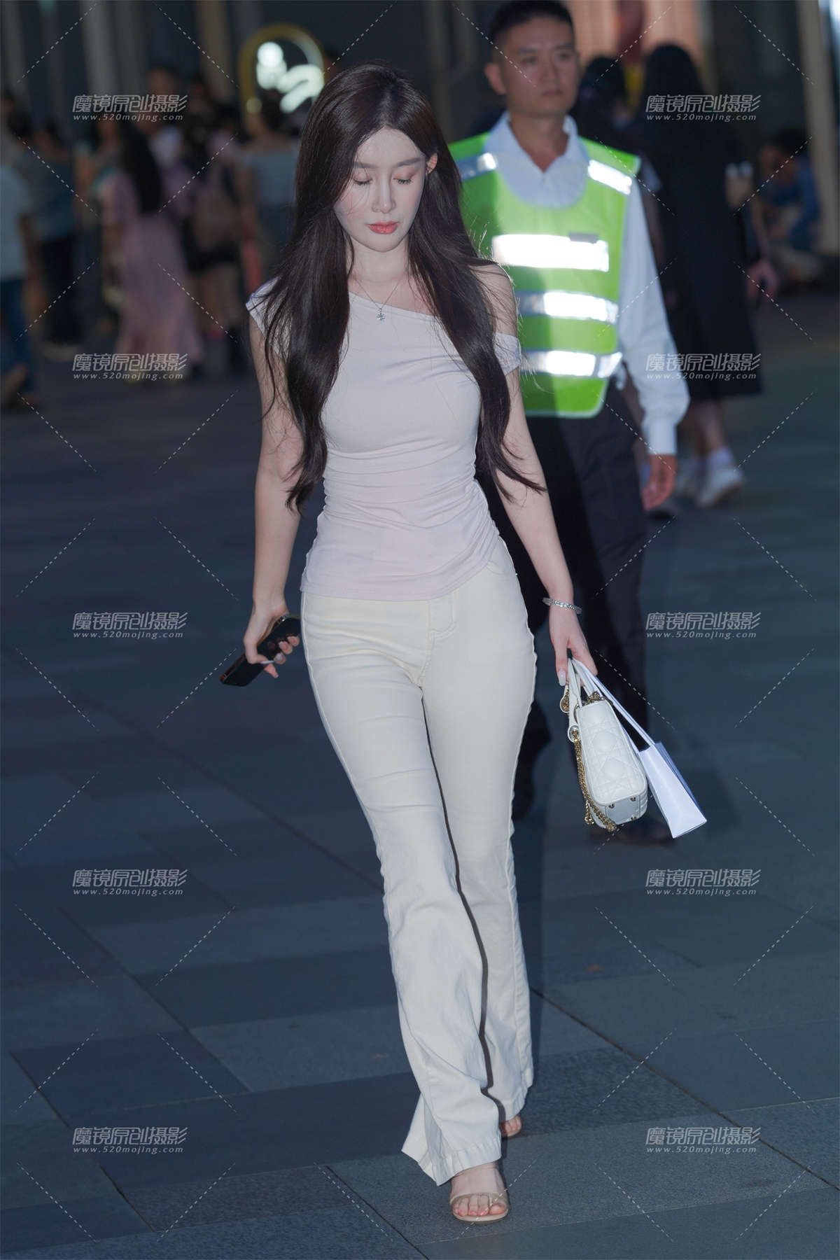 图片[2]-手如柔荑 肤如凝脂 美目盼兮-日更街拍