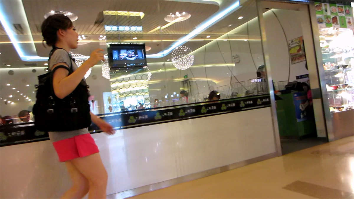 图片[2]-粉红小短裙,漂亮的美少妇-日更街拍