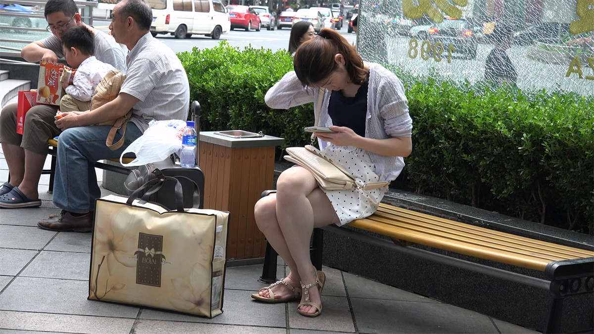 一双玉足极品白嫩-日更街拍