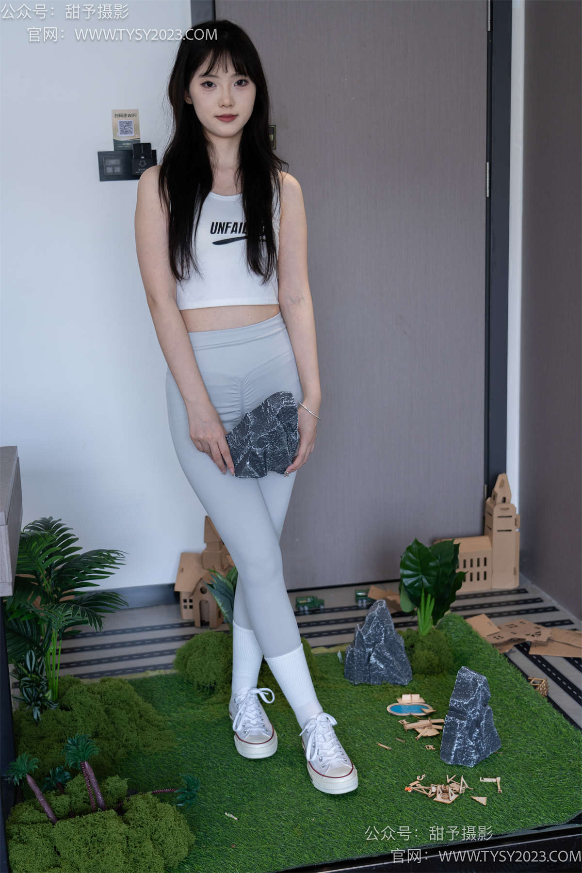 图片[2]-甜予摄影104期：璇璇-帆布鞋、白棉袜、裸足、小人国剧情 完整版-日更街拍