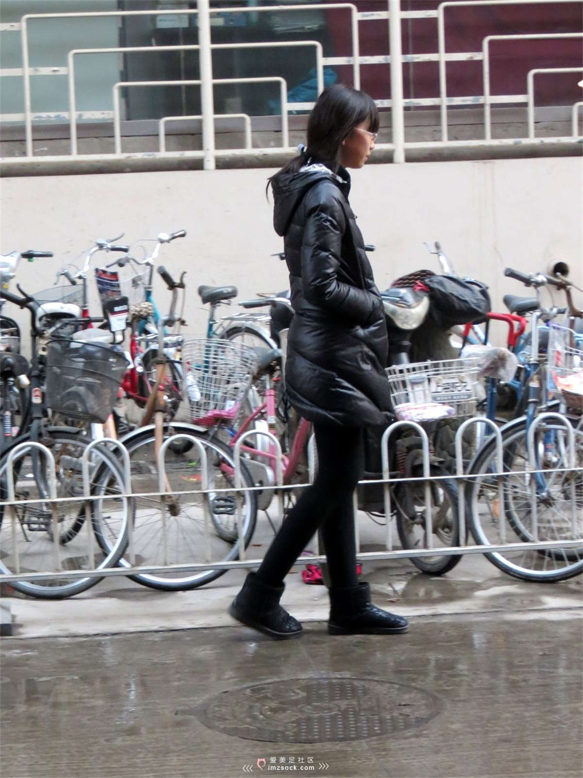 图片[2]-MZSOCK-2018 No.223 乖乖眼睛小可爱性感黑色打底裤雪地靴棉袜脚 【第一季】-日更街拍