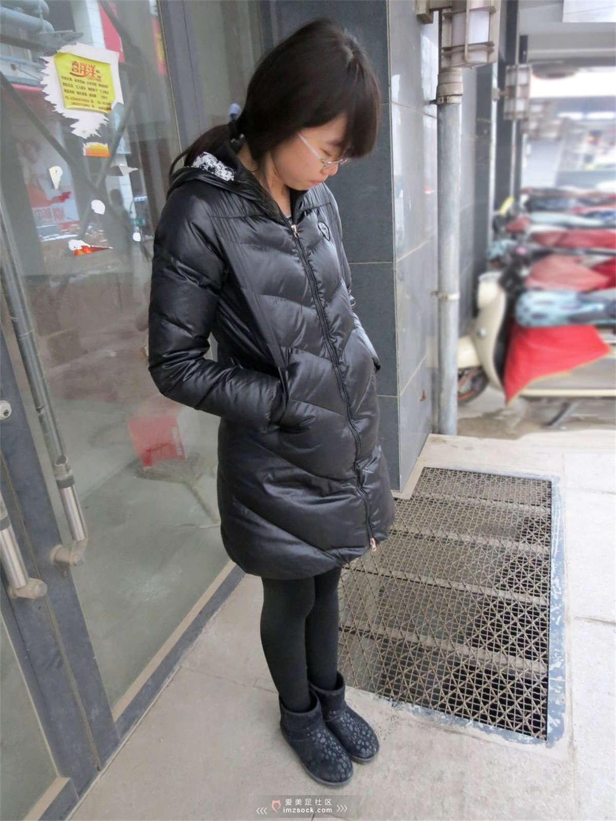 MZSOCK-2018 No.223 乖乖眼睛小可爱性感黑色打底裤雪地靴棉袜脚 【第一季】-日更街拍