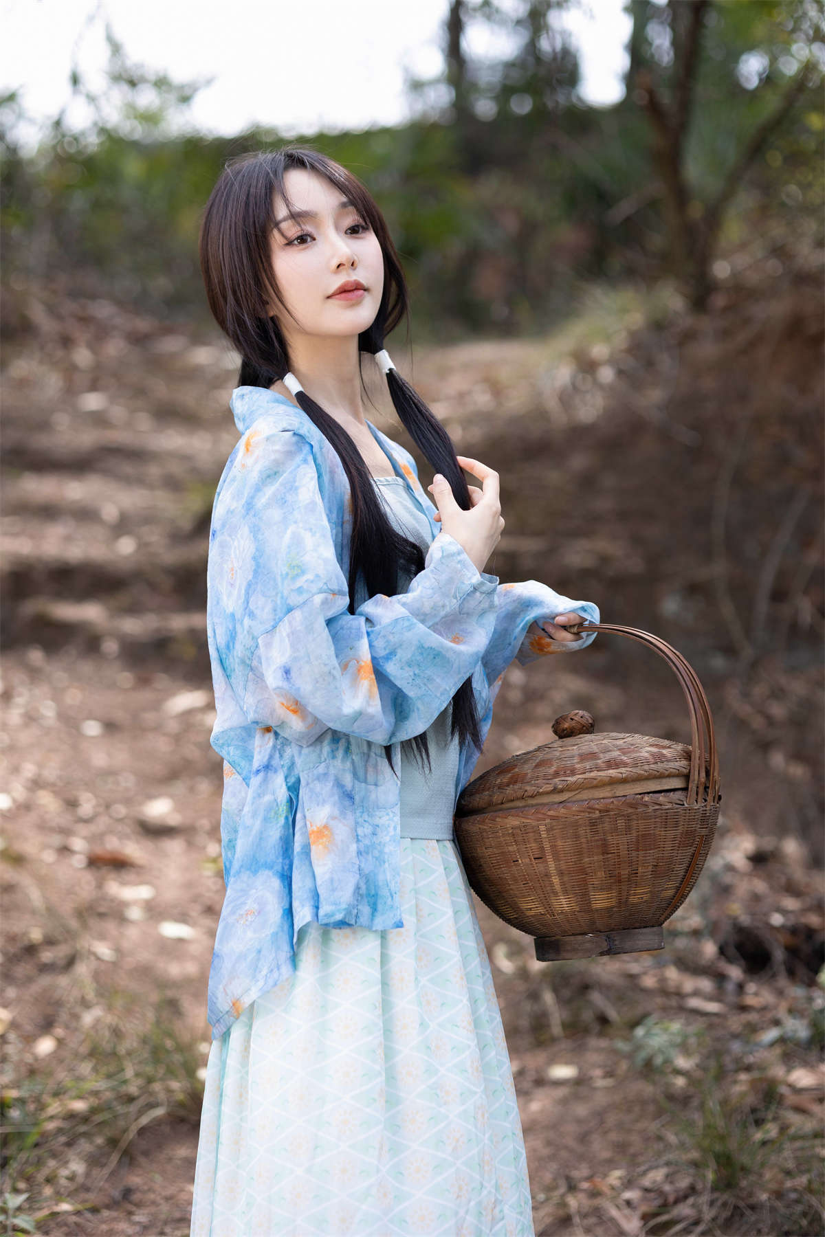 YITUYU艺图语 2023.04.25 农家小日 素昧在路上-日更街拍