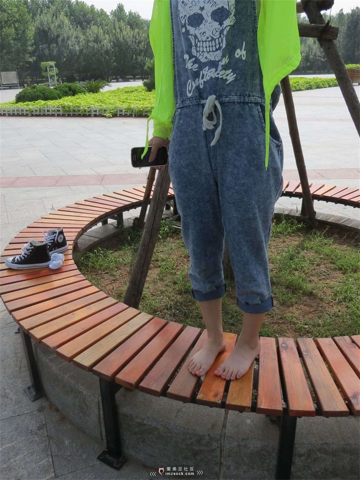 图片[2]-MZSOCK-2018 No.224 可爱短发小美女棉袜红色指甲-日更街拍