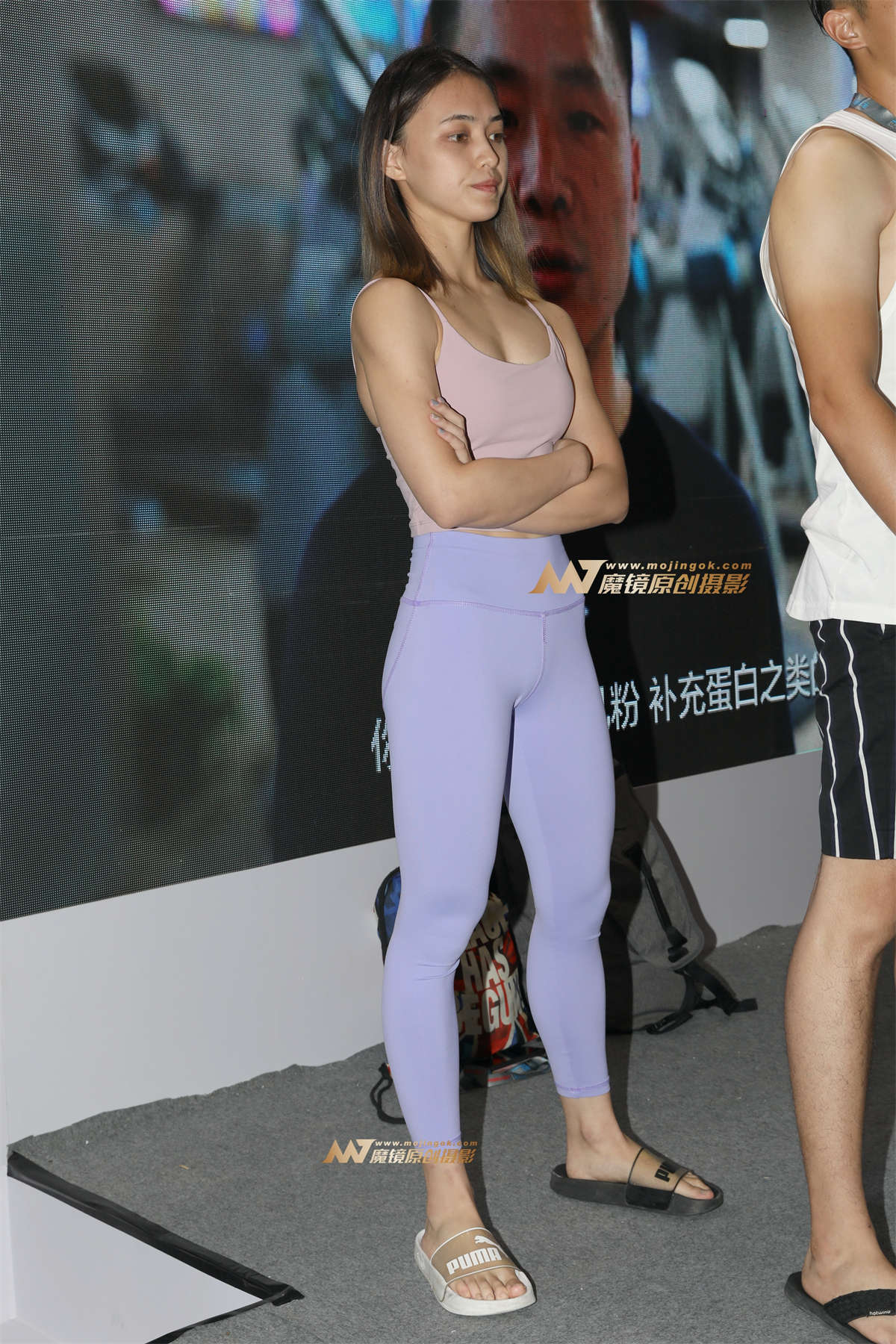 【欧阳幽明赛帖】深蹲练习中的瑜伽美女-日更街拍