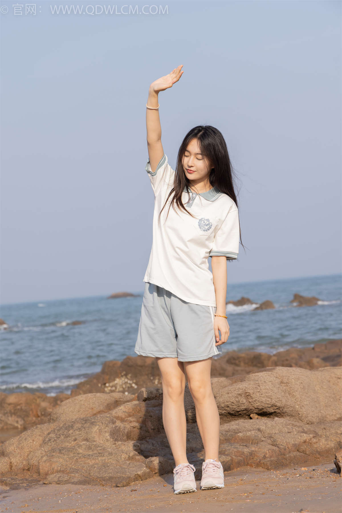 物恋传媒 NO.1567 美兔-海边的风-日更街拍