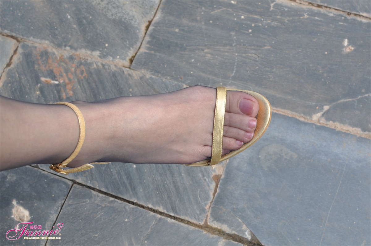 Fannie芬妮美足园NO.207 六月青芬（3）-日更街拍