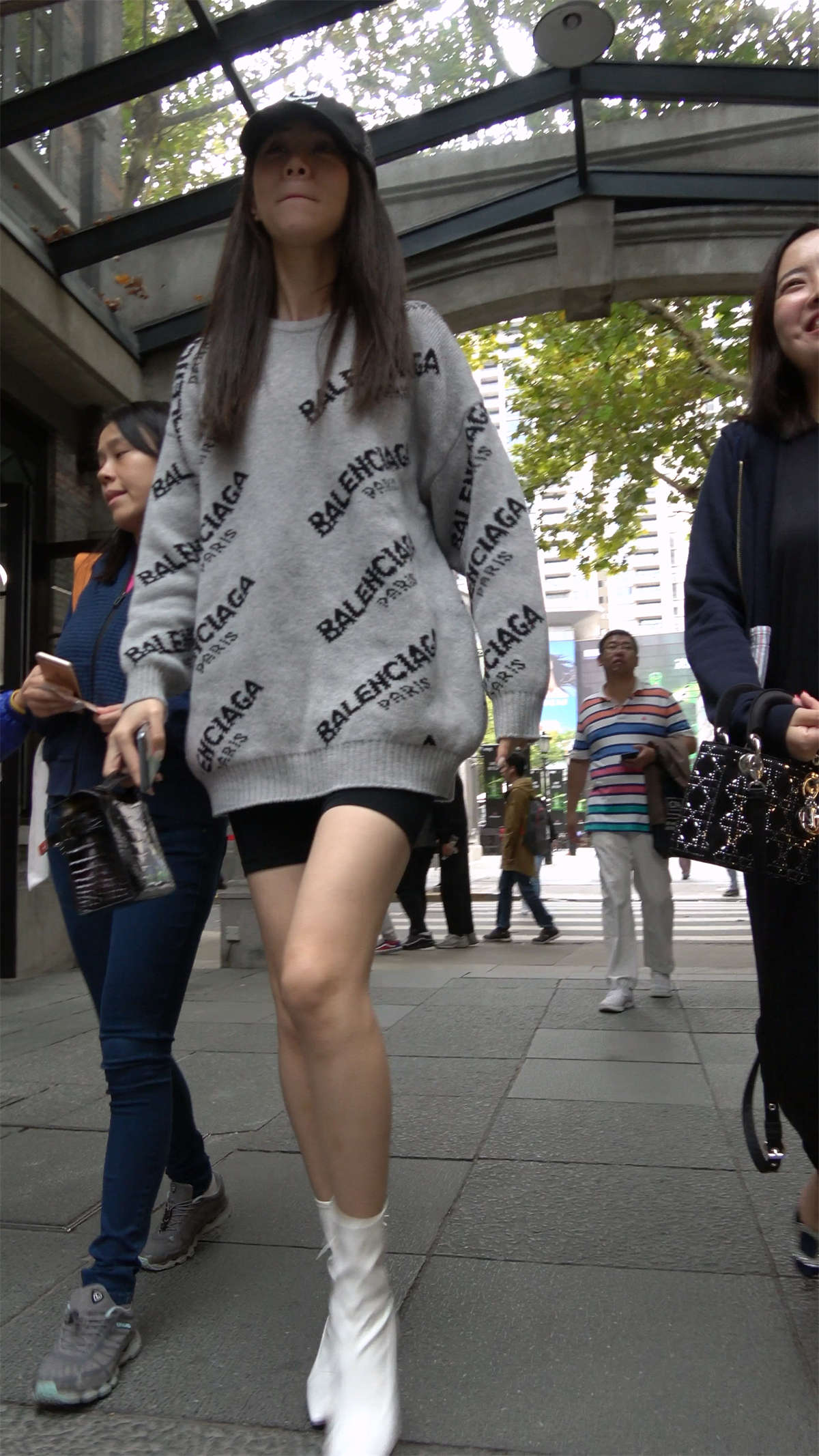 这美女身材得有两米高吧-日更街拍