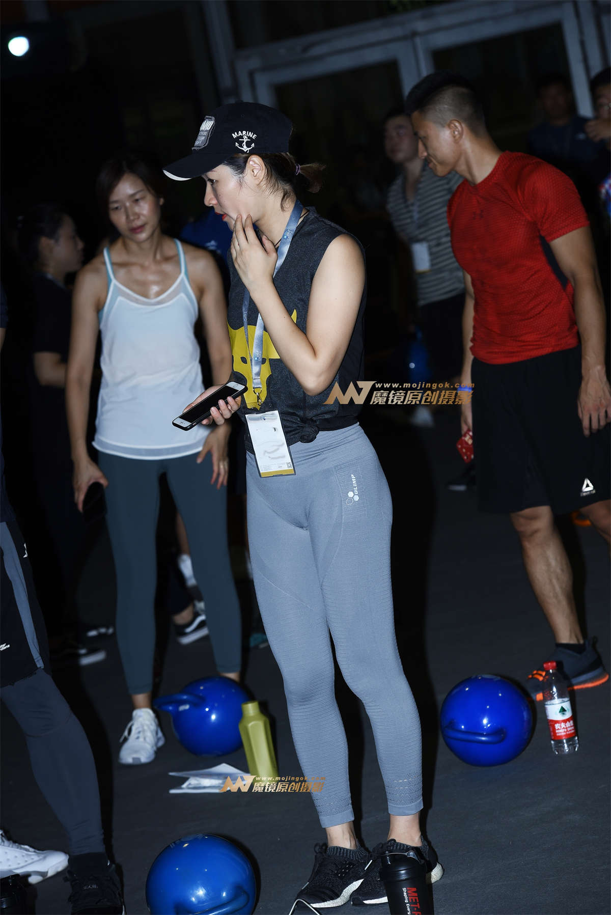 【咔喳赛贴】腹肌运动-日更街拍