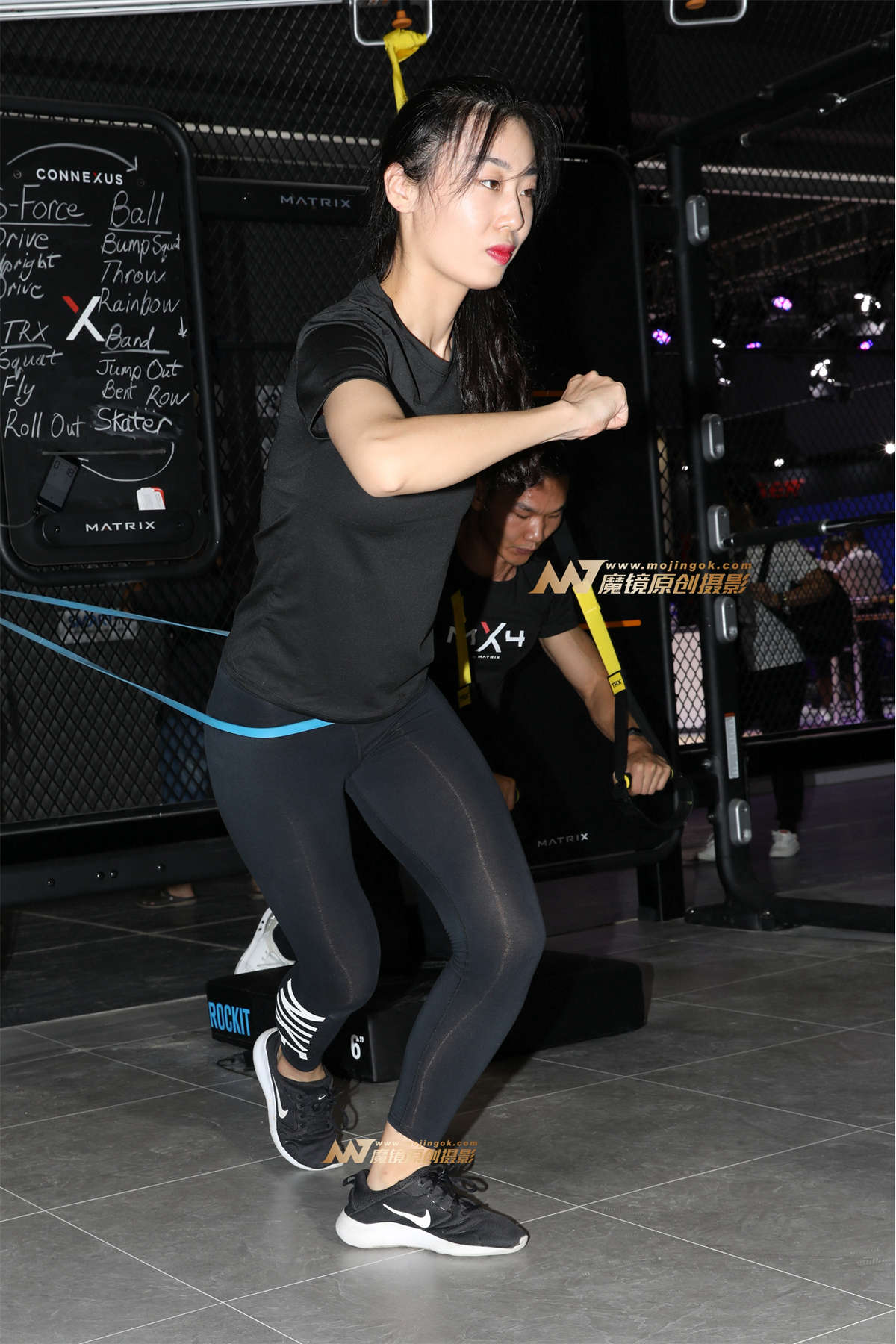 【欧阳幽明赛帖】夏季热练中的瑜伽裤美女-日更街拍