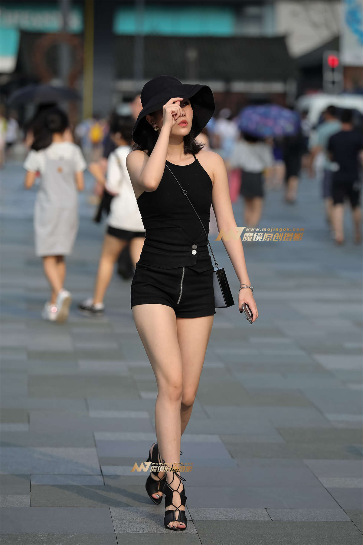 【凯恩赛帖】性感露背热裤装-日更街拍