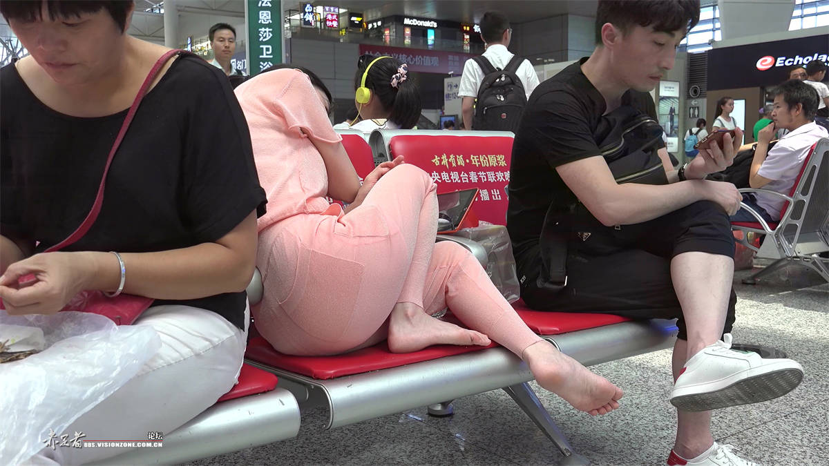 图片[2]-很多人不见足底不甘心，这姿势绝对让你心满意足-日更街拍