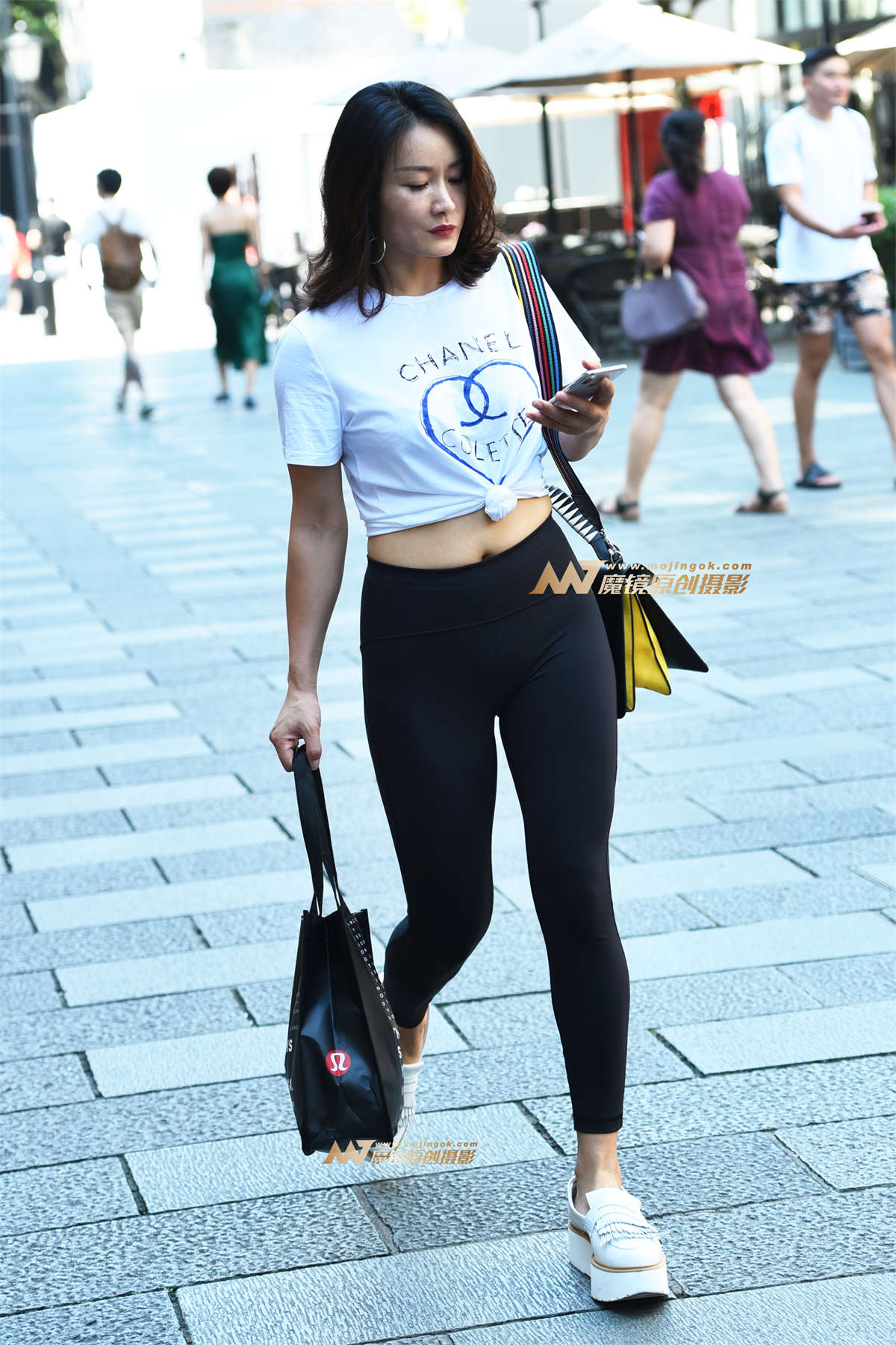 【咔喳赛贴】逛街少妇-日更街拍