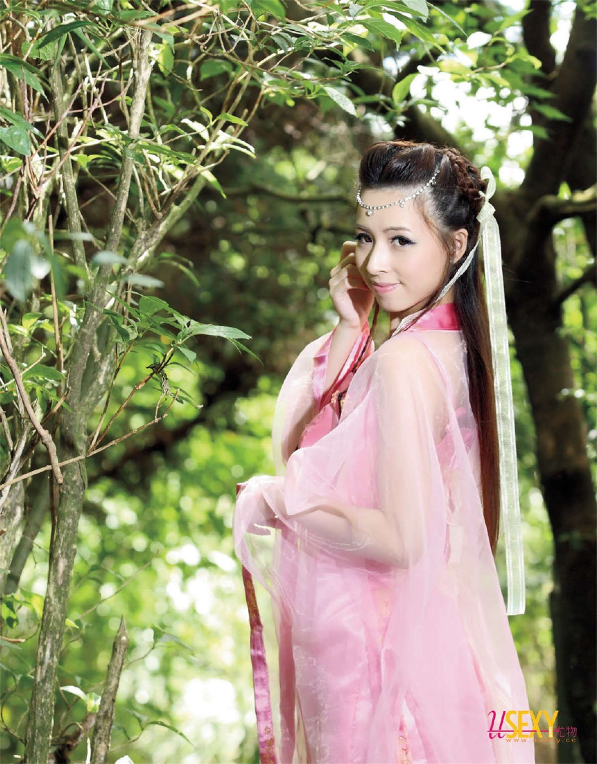 尤物USEXY 绝美胴画VOL.011 小雪：原來她也不過就是個女人-日更街拍