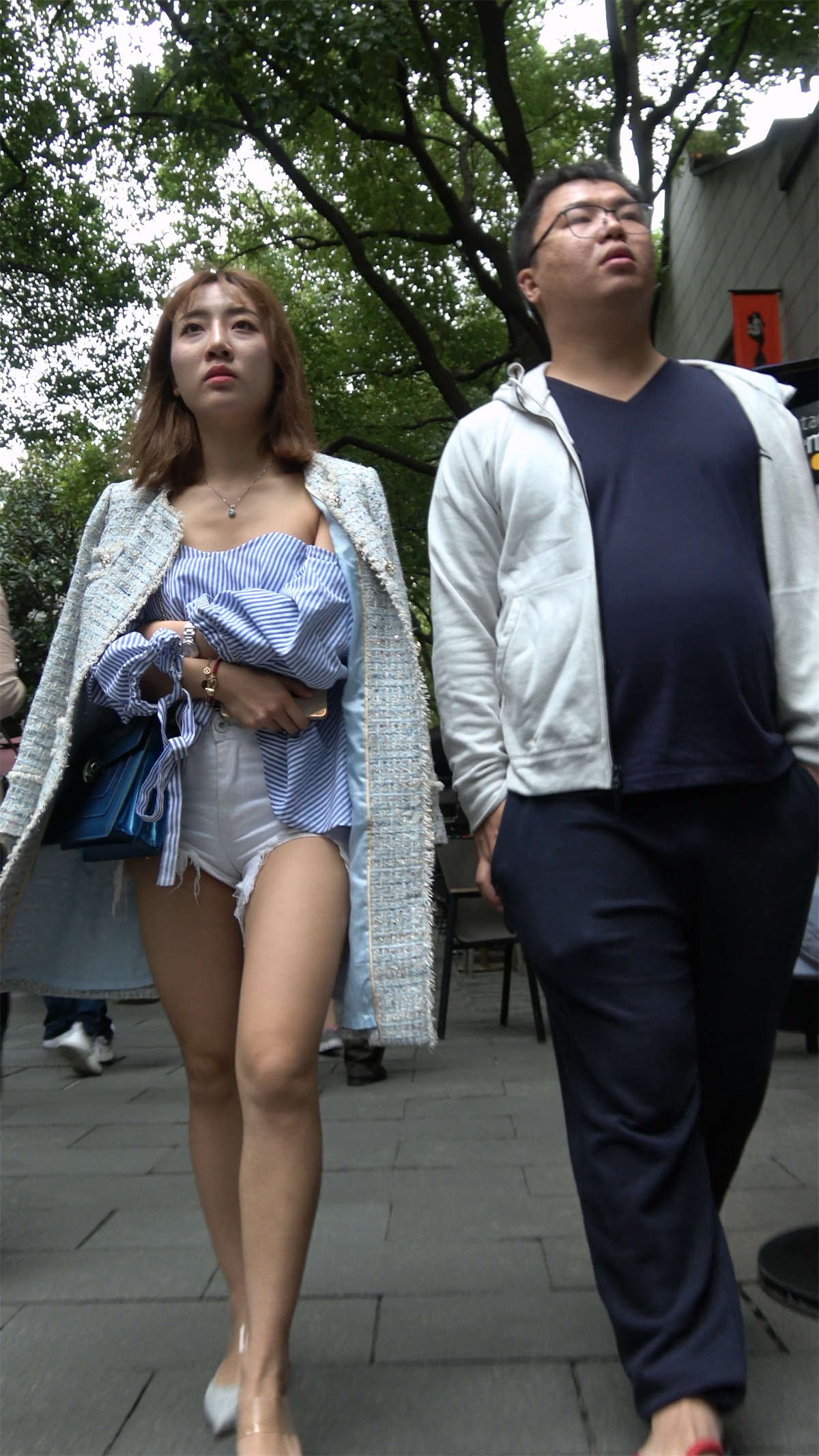 图片[2]-超短热裤美腿高跟姑娘-日更街拍