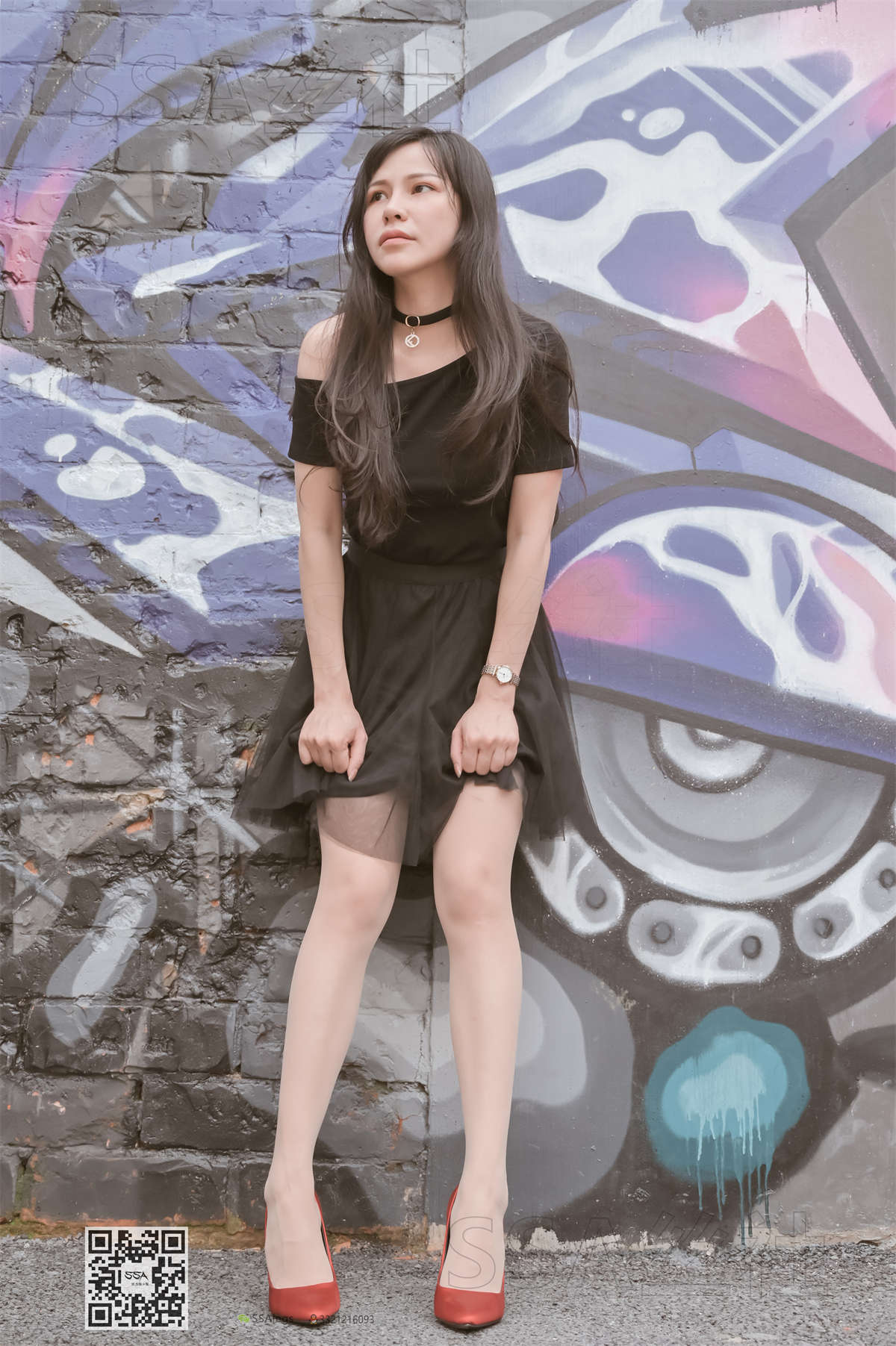 SSA丝社 NO.097 雪梨 腿模雪梨街拍红色高跟鞋肉丝-日更街拍