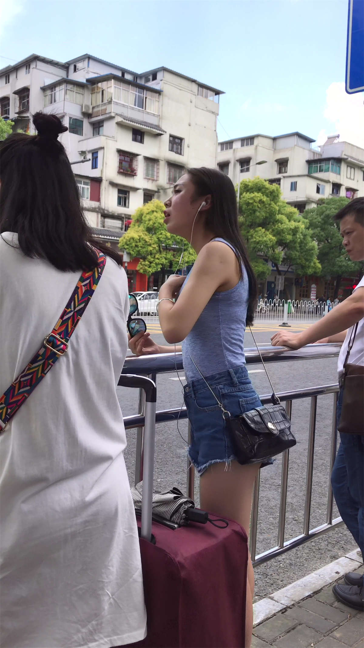 图片[2]-很有感觉的高腰热裤街拍美女-日更街拍