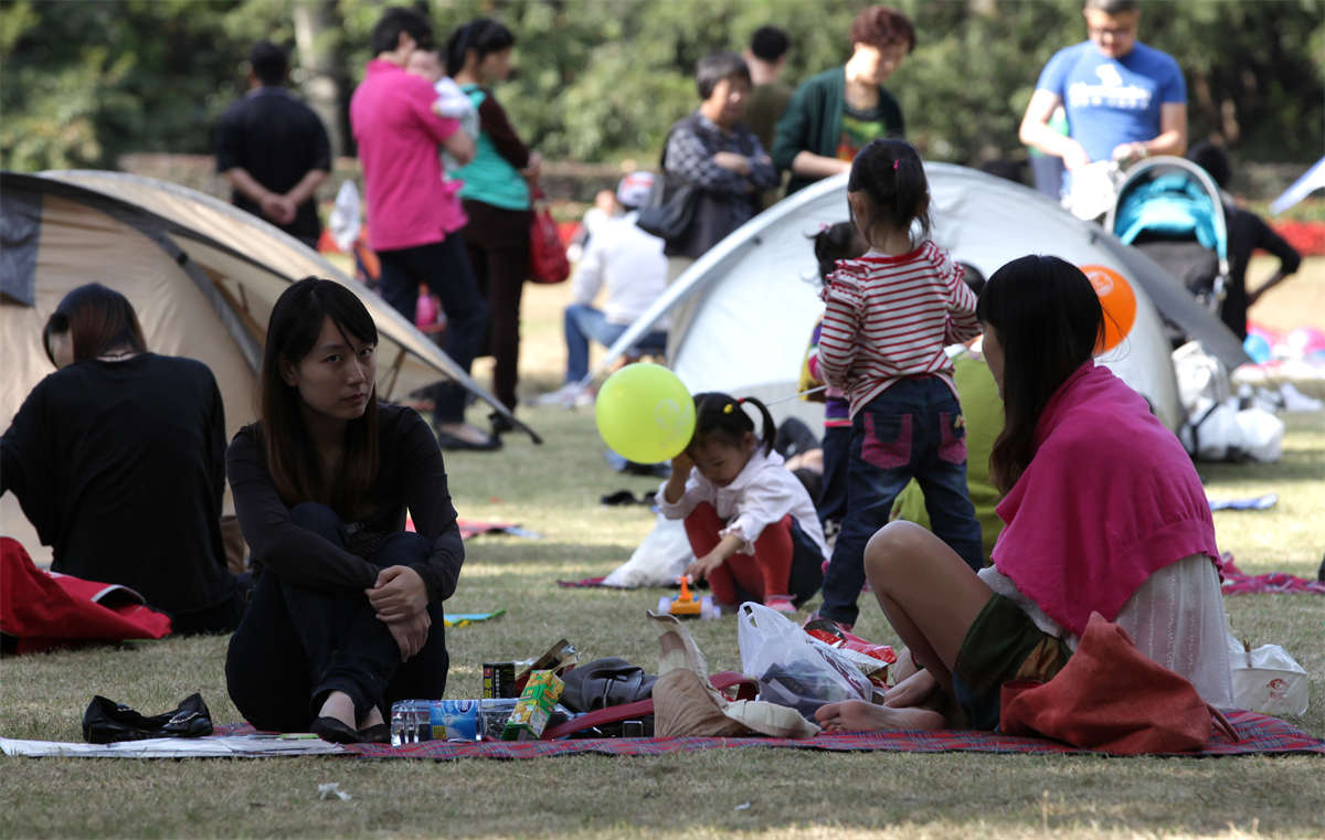 图片[2]-踏青公园街拍系列No.1436 靓丽女孩，从午后拍到近黄昏-日更街拍