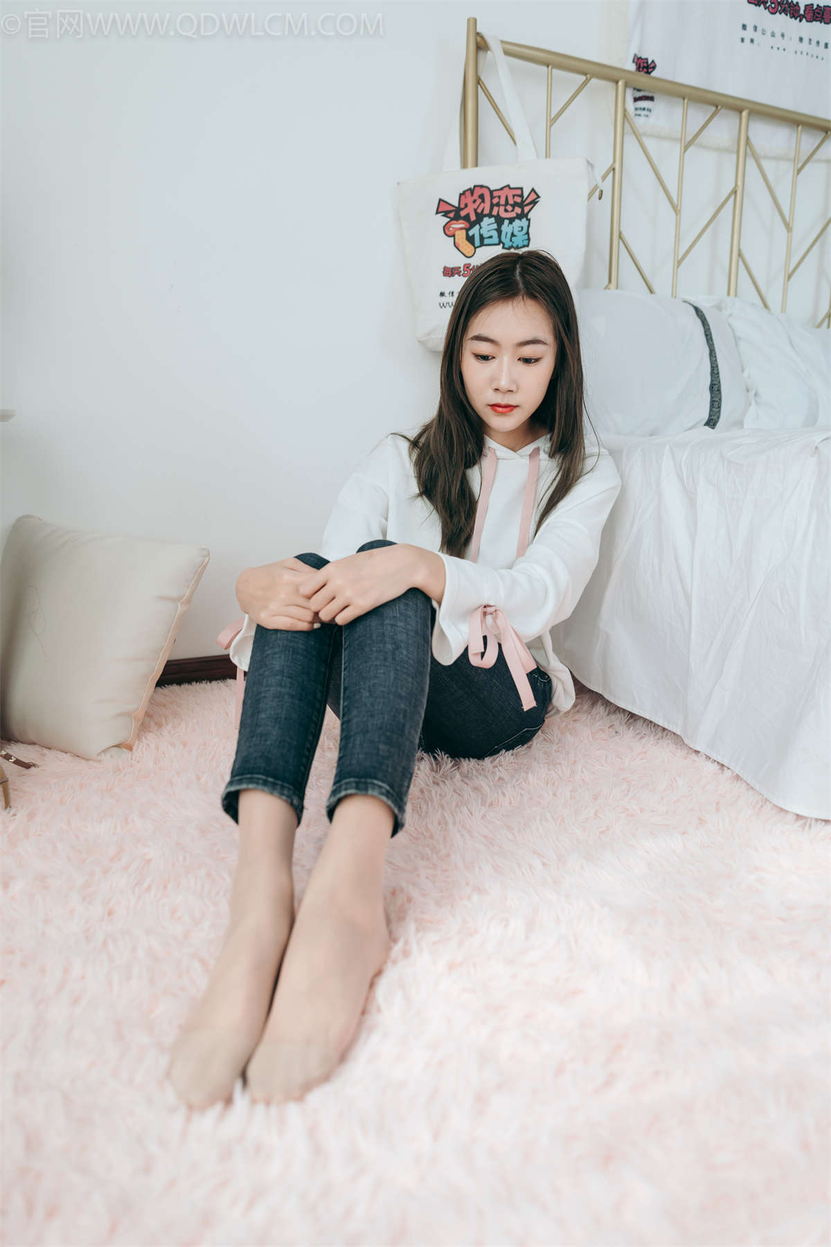 物恋传媒 NO.1037 小鹿-低眉的思念-日更街拍