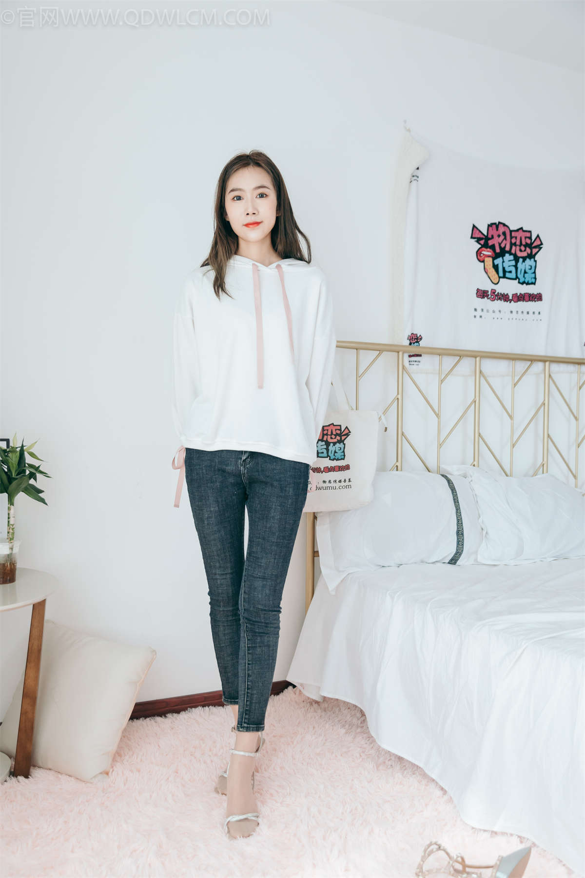 图片[2]-物恋传媒 NO.1037 小鹿-低眉的思念-日更街拍