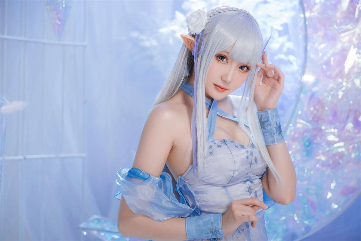 微博知名coser瓜希酱 爱蜜莉雅 水晶礼服-日更街拍