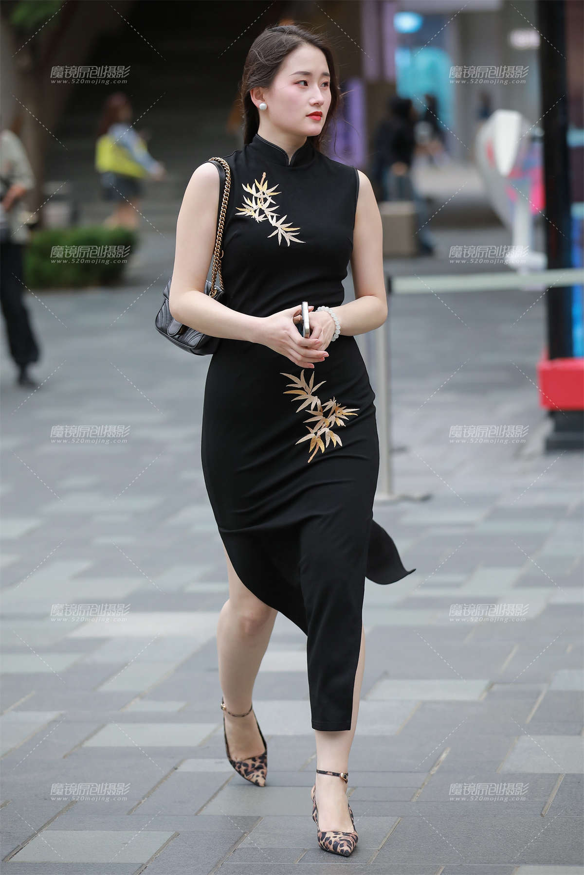 黑色旗袍美女-日更街拍