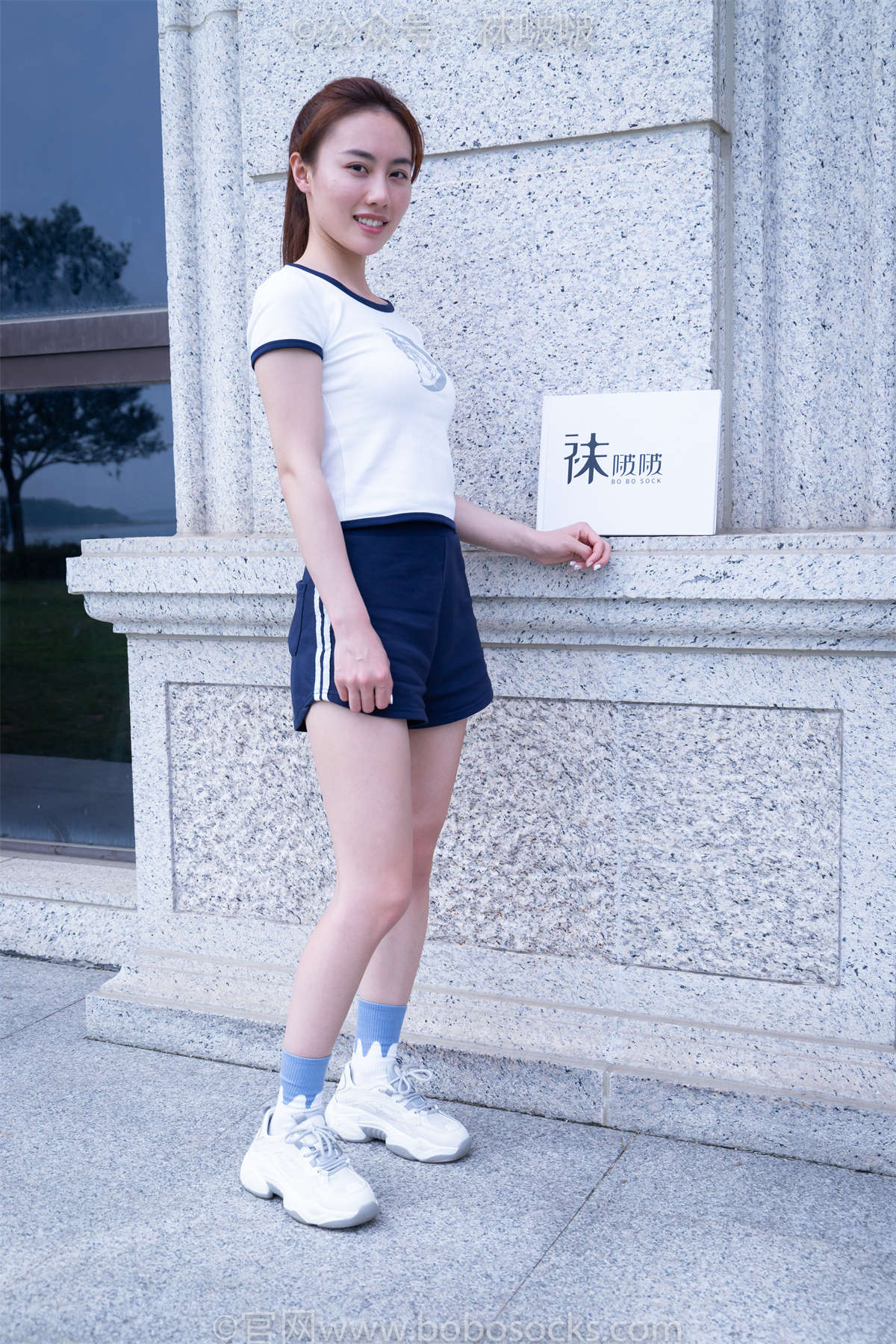 图片[2]-袜啵啵 No.028 小米-运动鞋、白棉袜、裸足花絮版-日更街拍