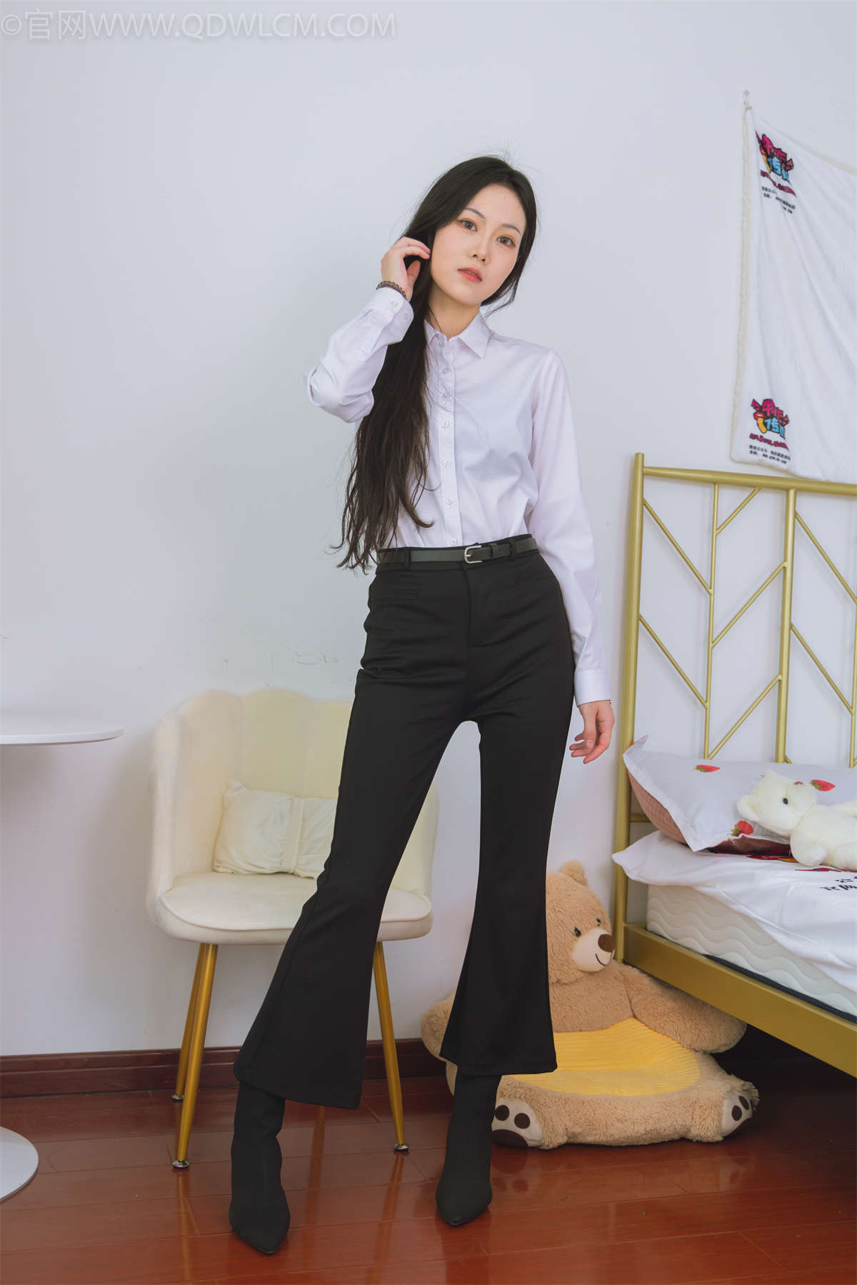 物恋传媒 NO.1503 康康-冷色月光-日更街拍