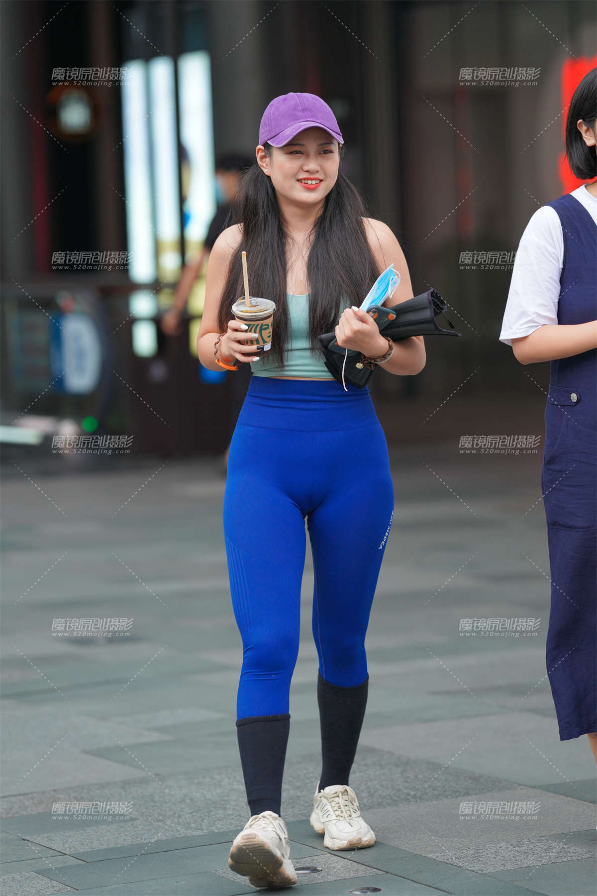 深蓝运动裤-日更街拍