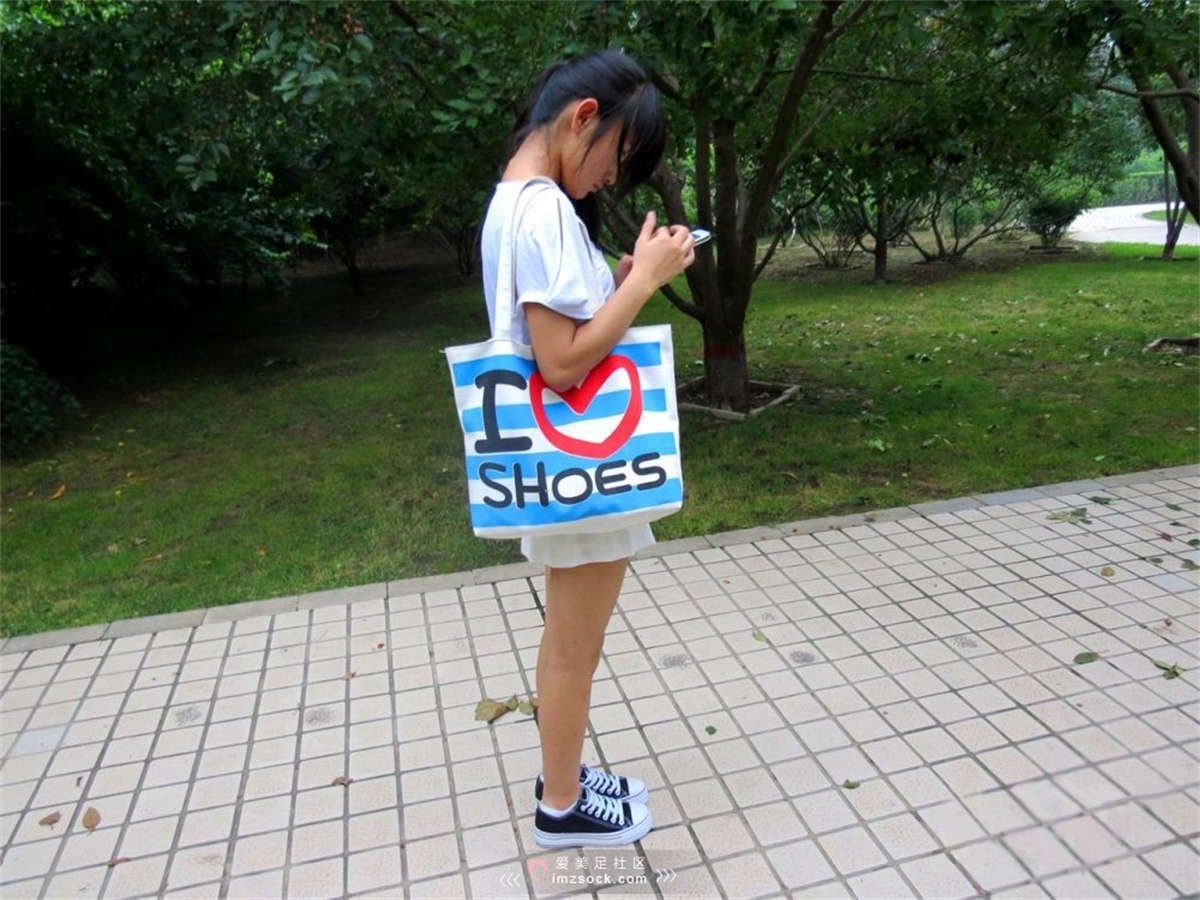 MZSOCK-2018 No.229 马尾小女生光滑嫩腿短裙白棉袜-日更街拍