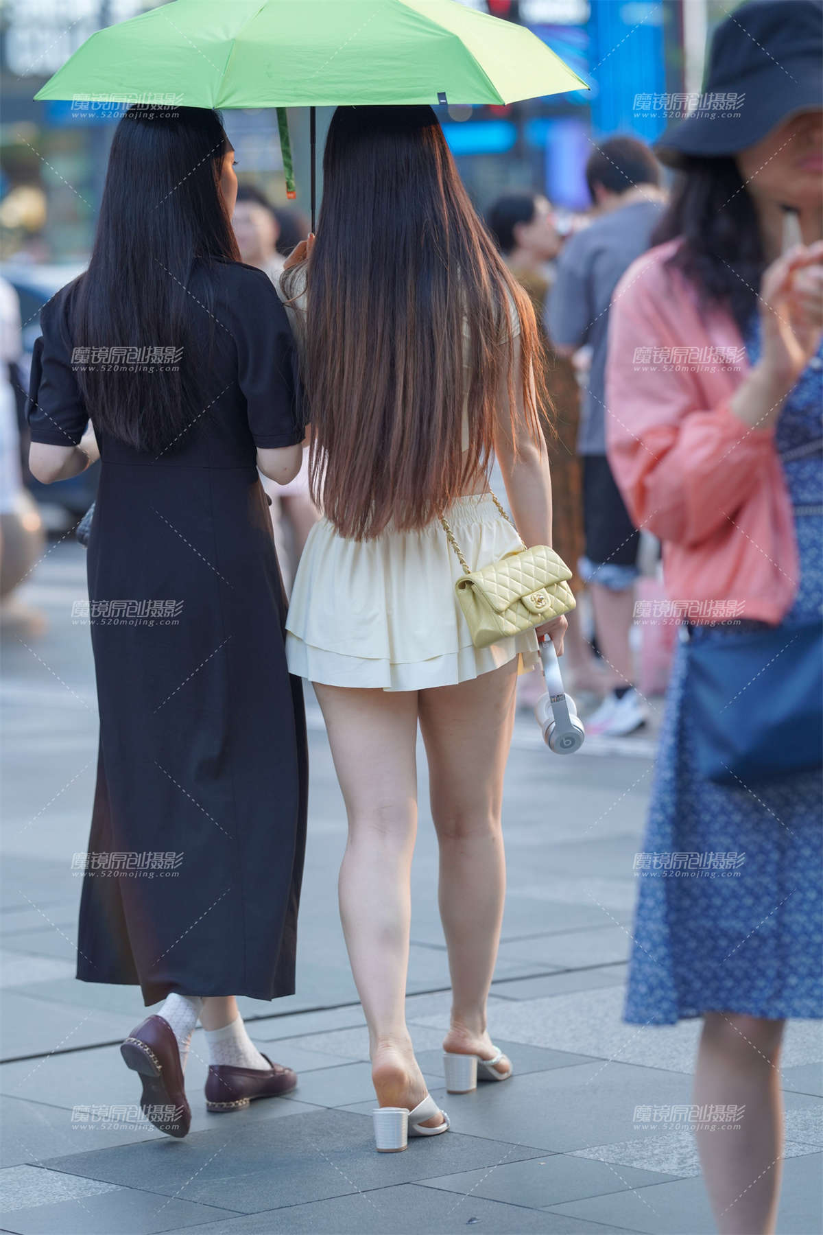 这肉感谁不爱-日更街拍