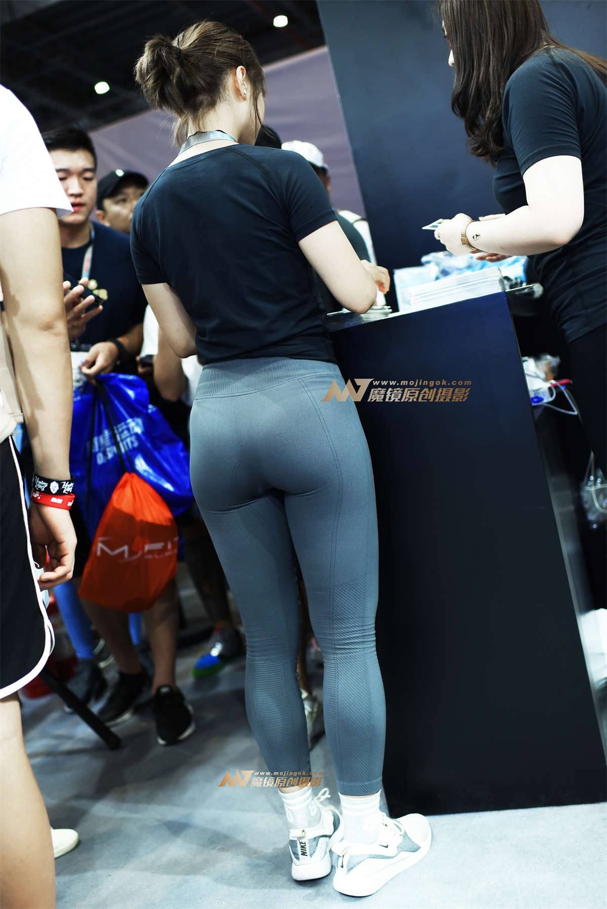 图片[2]-【咔喳赛贴】灰色运动装-日更街拍