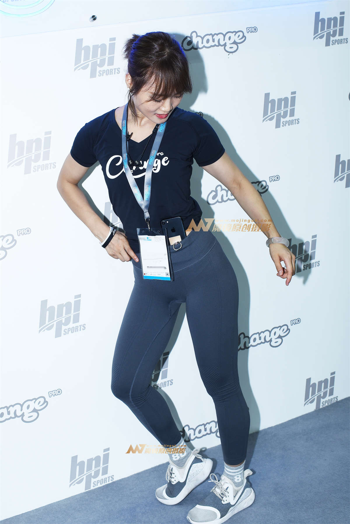 【咔喳赛贴】灰色运动装-日更街拍