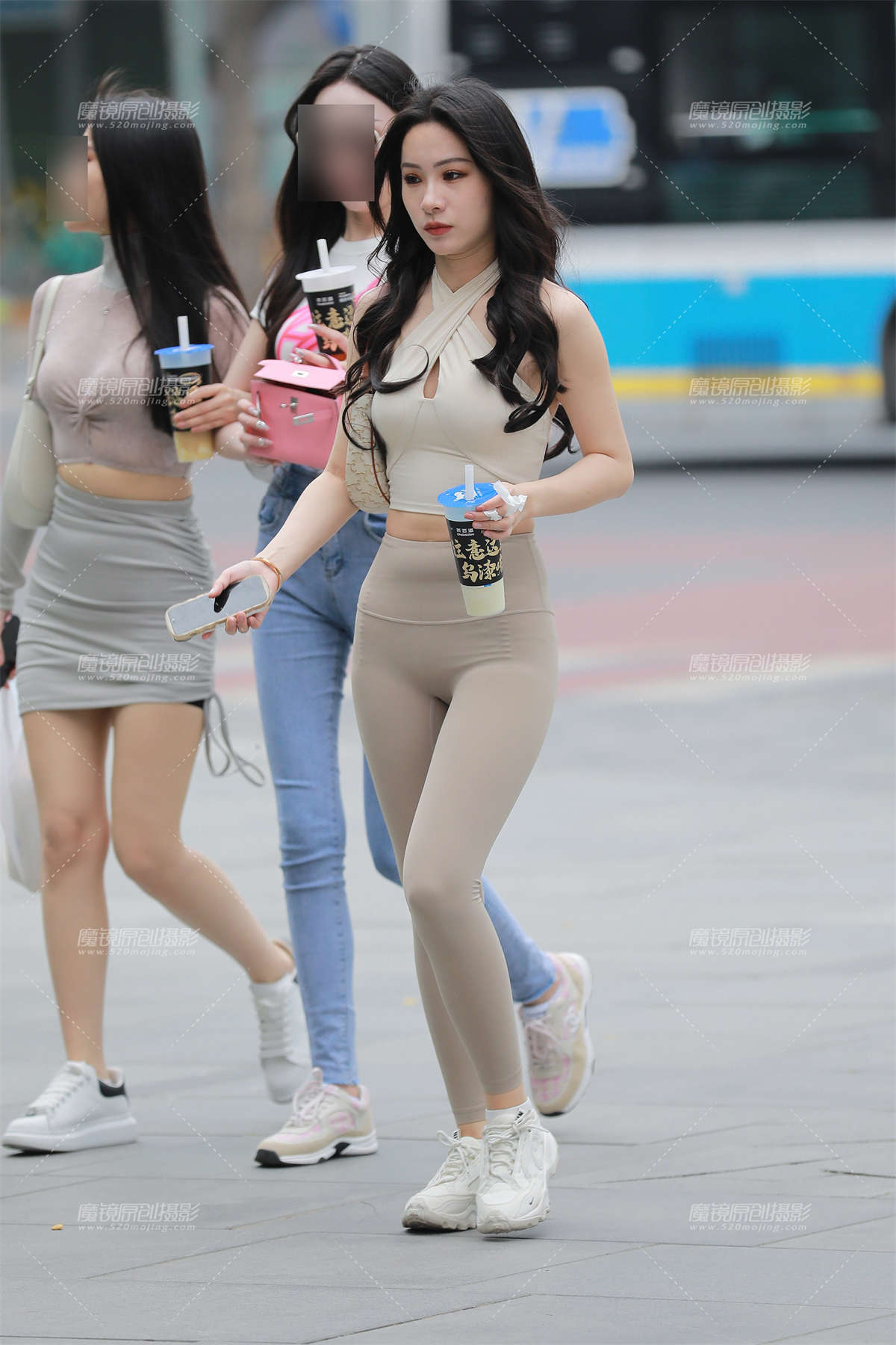 图片[2]-【玻璃街拍】紧身瑜伽裤小姐姐-日更街拍