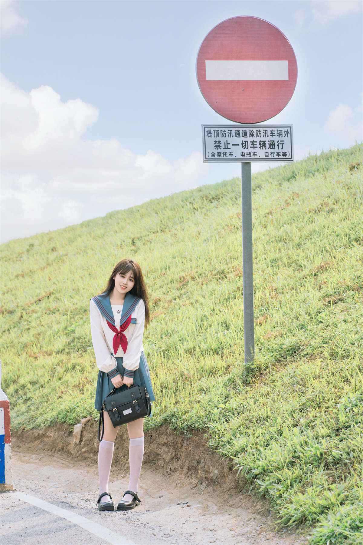 YITUYU艺图语 2024.10.31 蓝色日系少女 泡芙小方-日更街拍